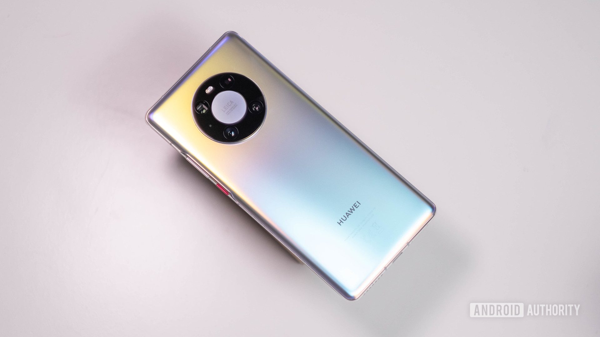 Toma flotante del Huawei Mate 40 Pro del acabado Mystic Silver